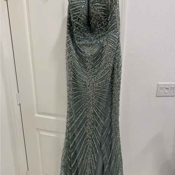 Elegant Green Beaded Gown - Picture 1 of 6